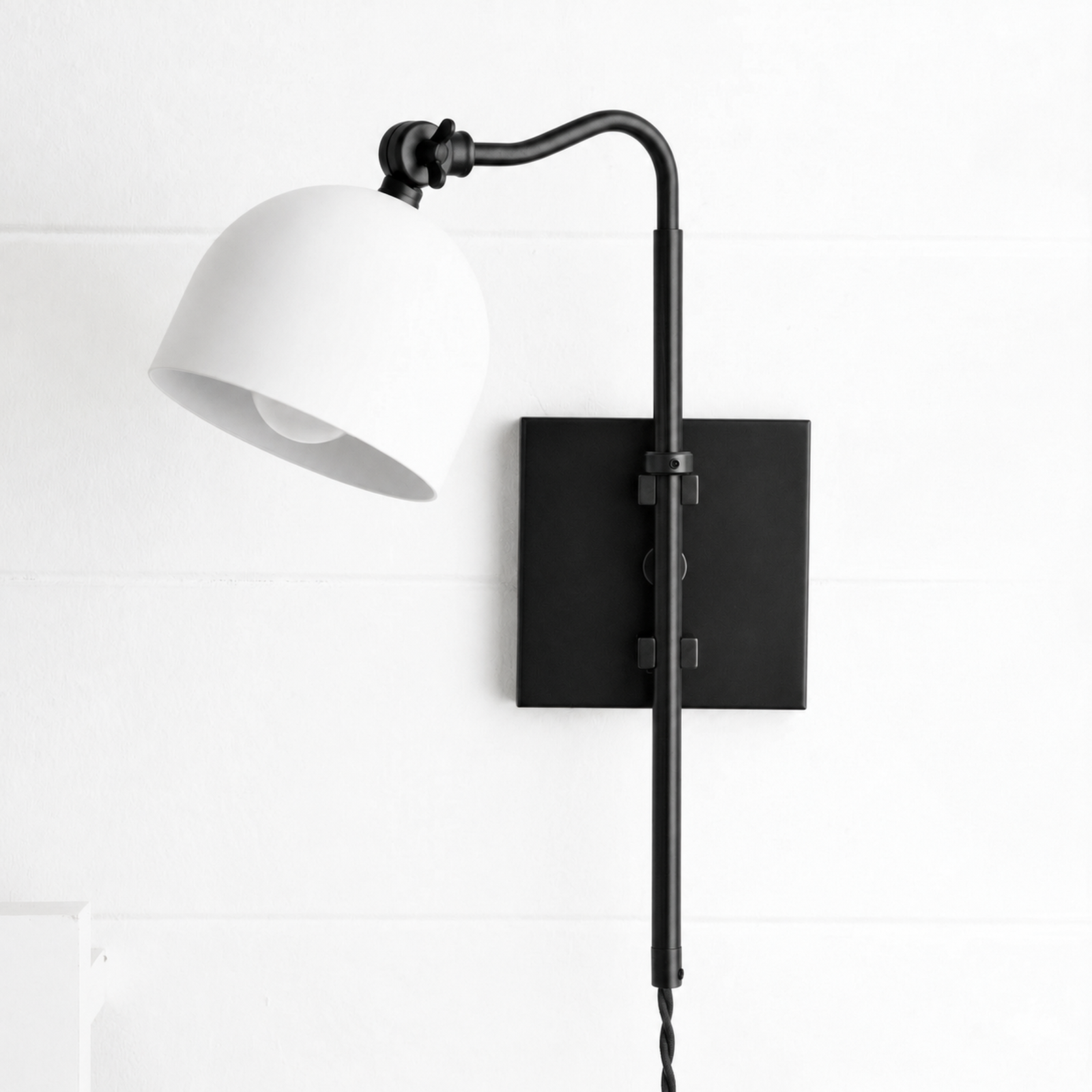 SCONCE MODEL NO. 5025 in Black/White