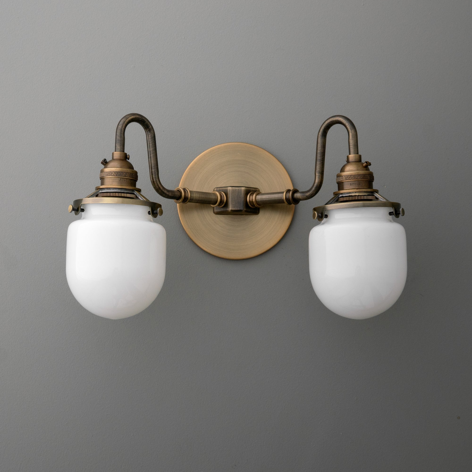 VANITY LIGHT MODEL NO. 4632