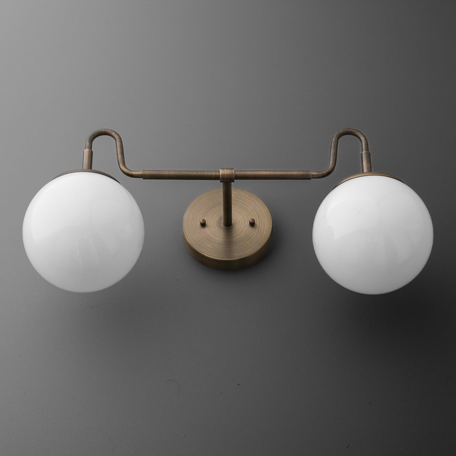VANITY LIGHT MODEL NO. 3900