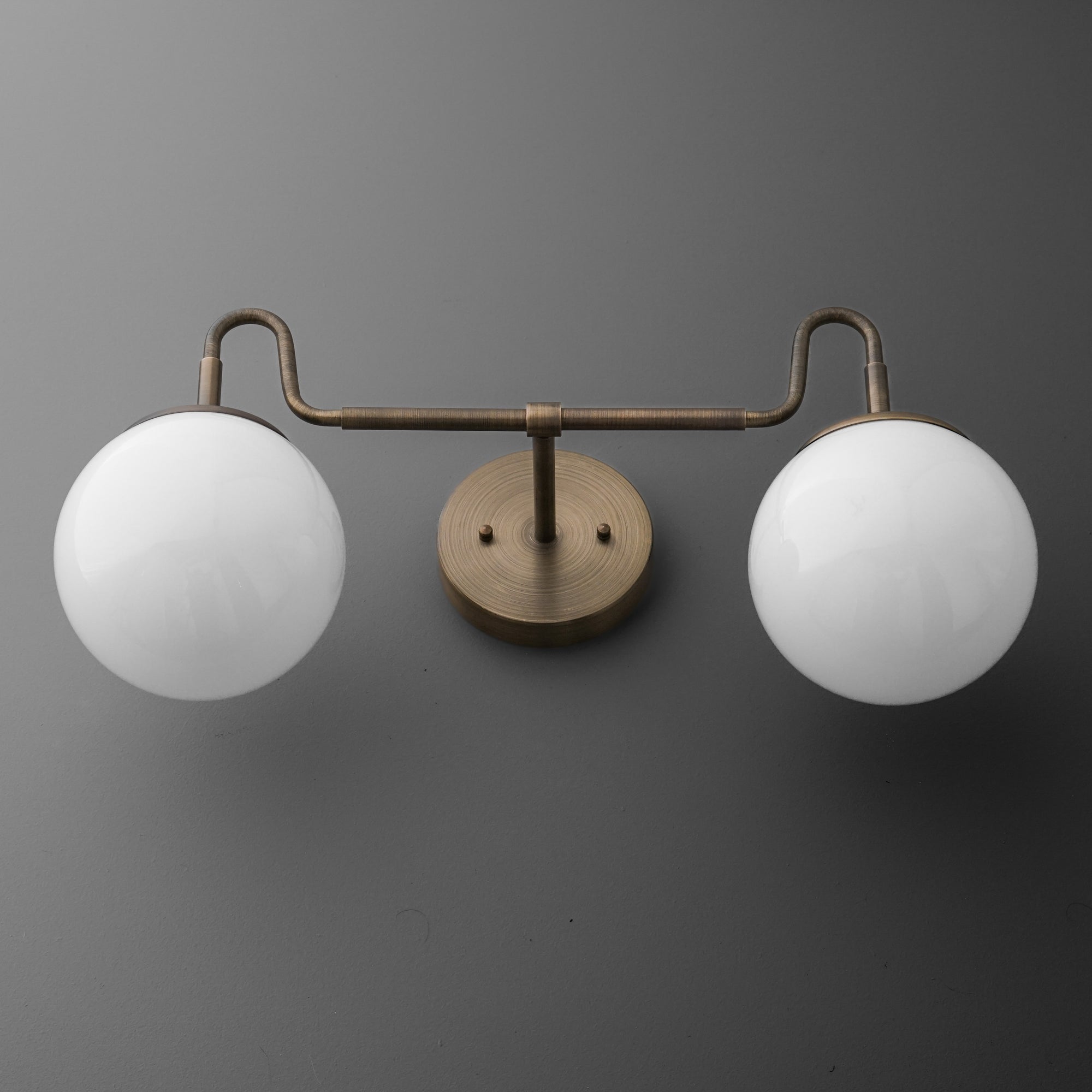 VANITY LIGHT MODEL NO. 3900