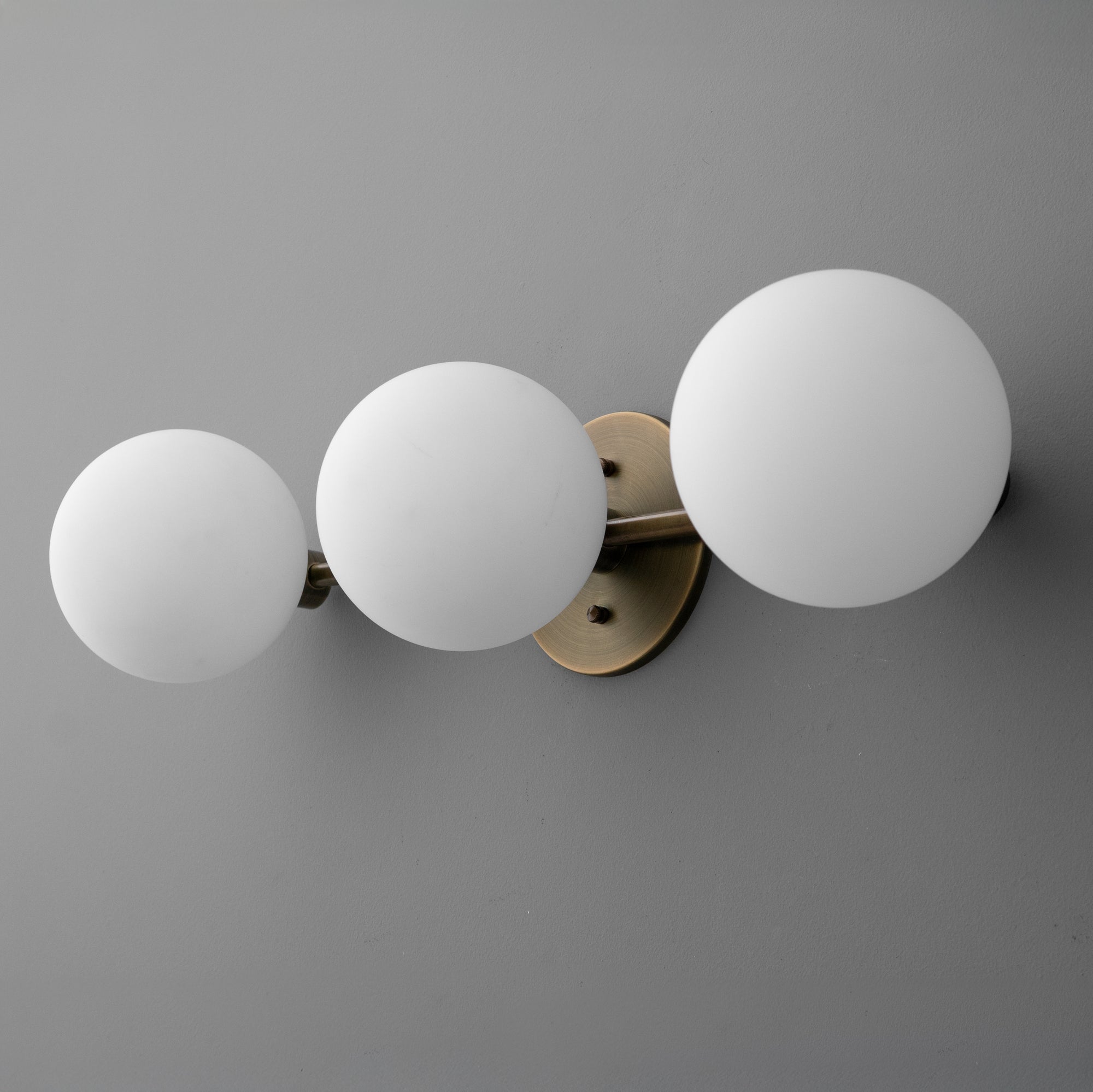 VANITY LIGHT MODEL NO. 9250