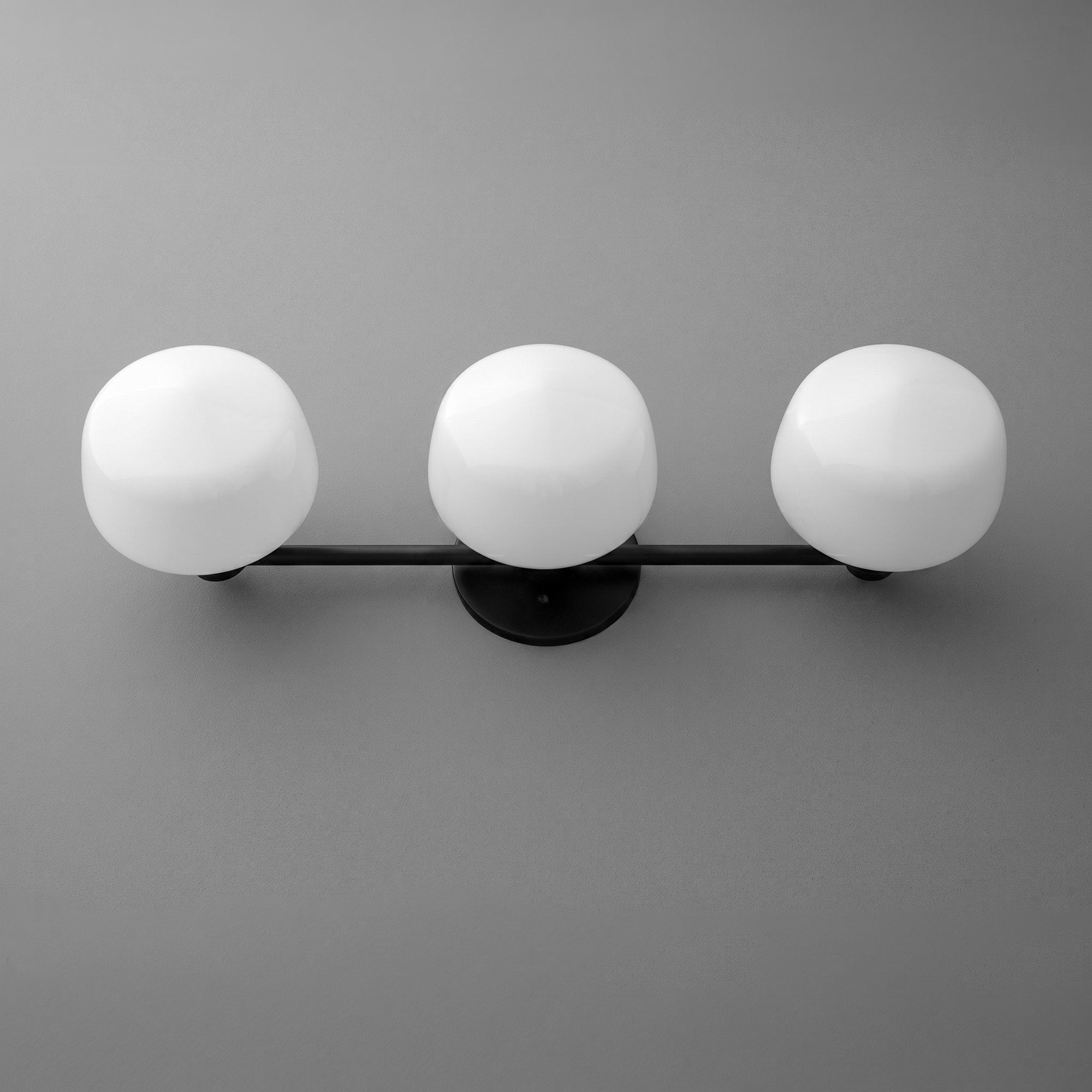 VANITY LIGHT MODEL NO. 1106