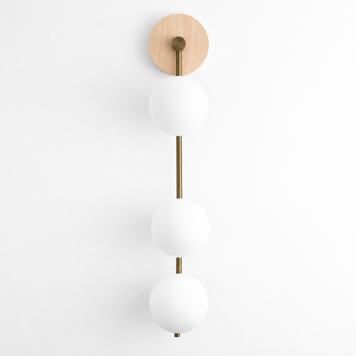 SCONCE MODEL NO. 2027 in Beechwood/Ant. Brass