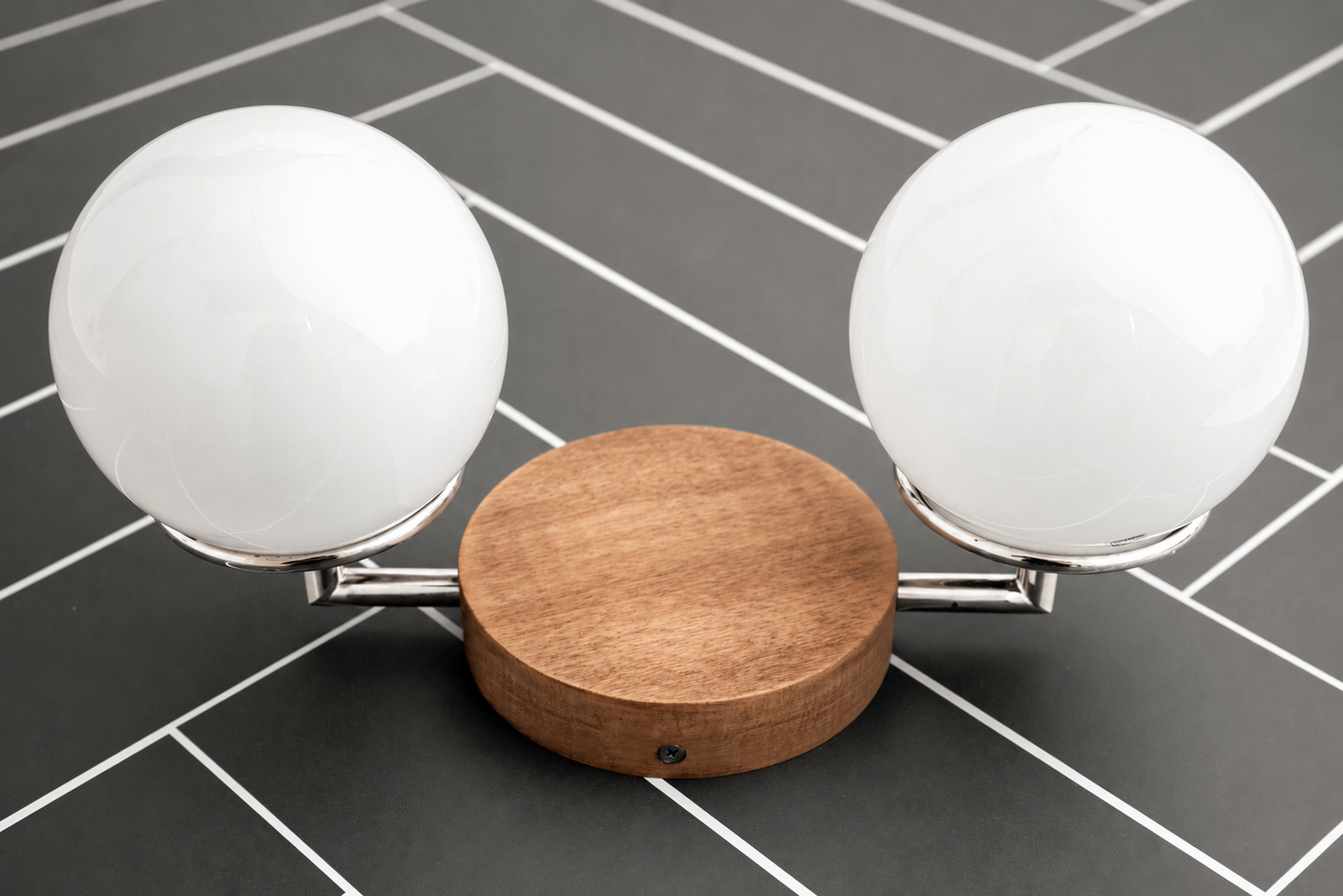 VANITY LIGHT MODEL NO. 9977 in Oak/Pol.Nickel