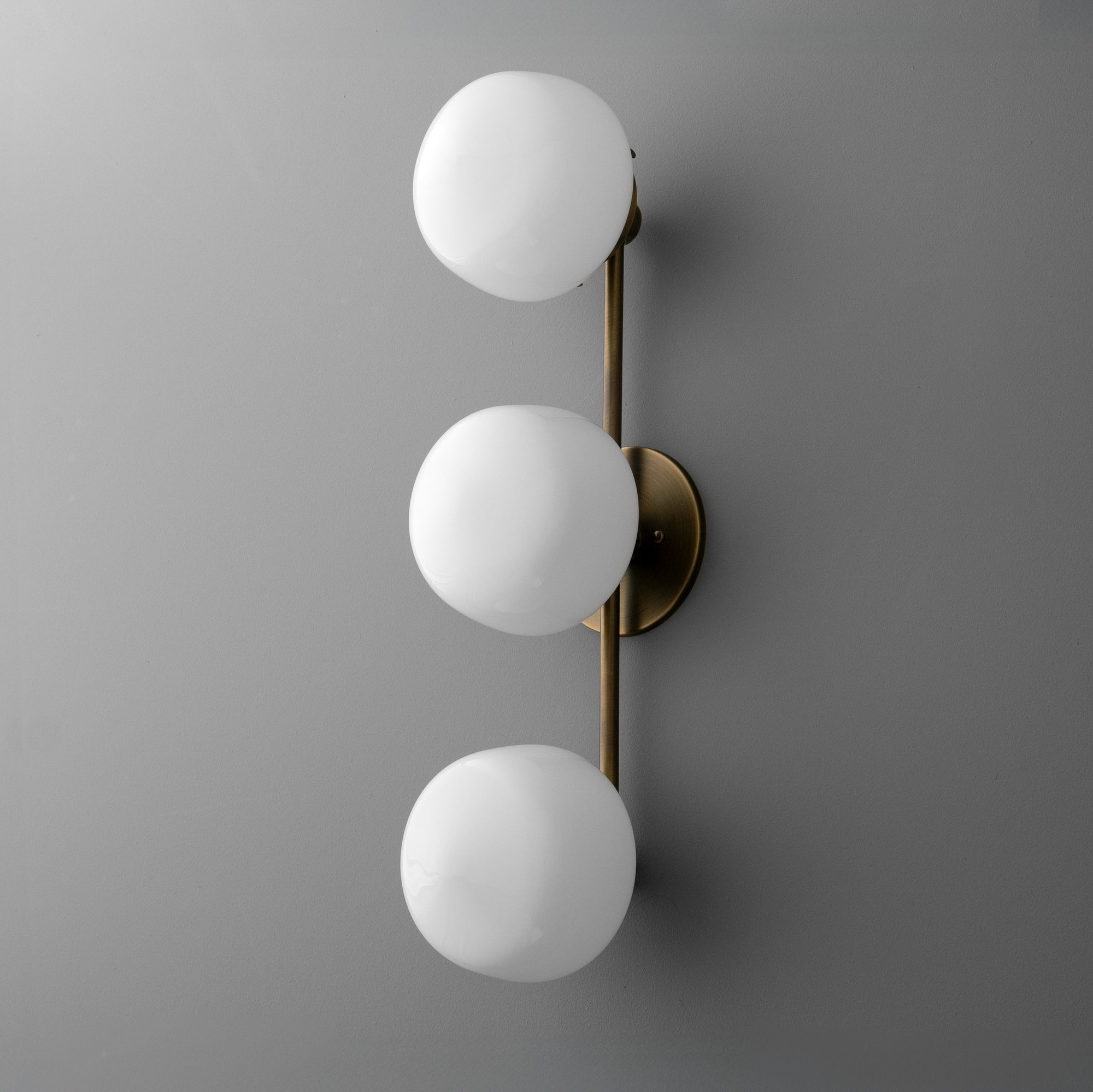 VANITY LIGHT MODEL NO. 1106