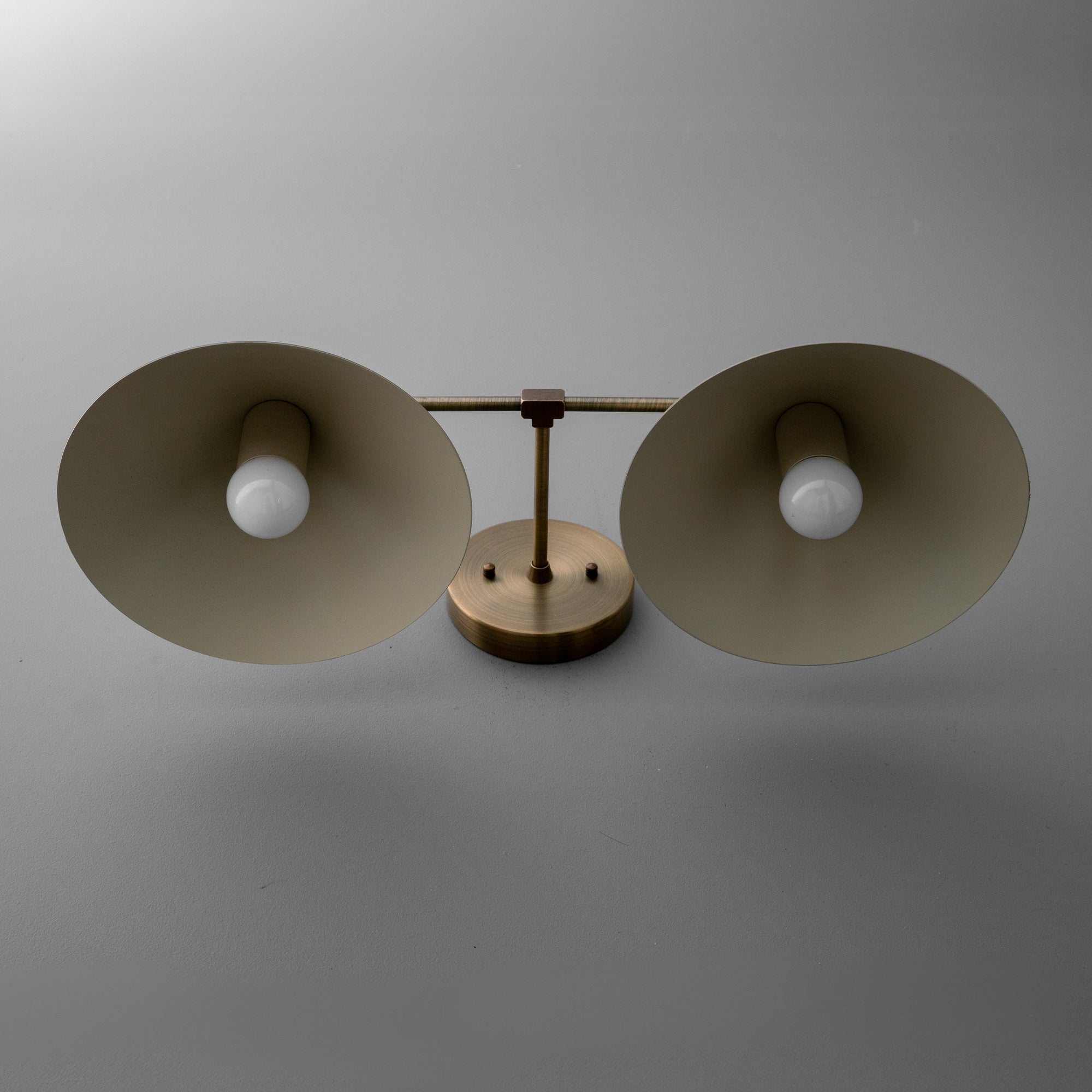 VANITY LIGHT MODEL NO. 1185