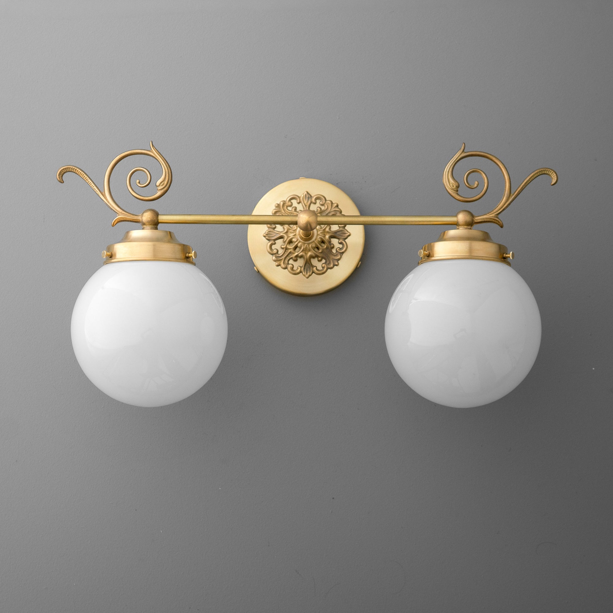 VANITY LIGHT MODEL NO. 1135