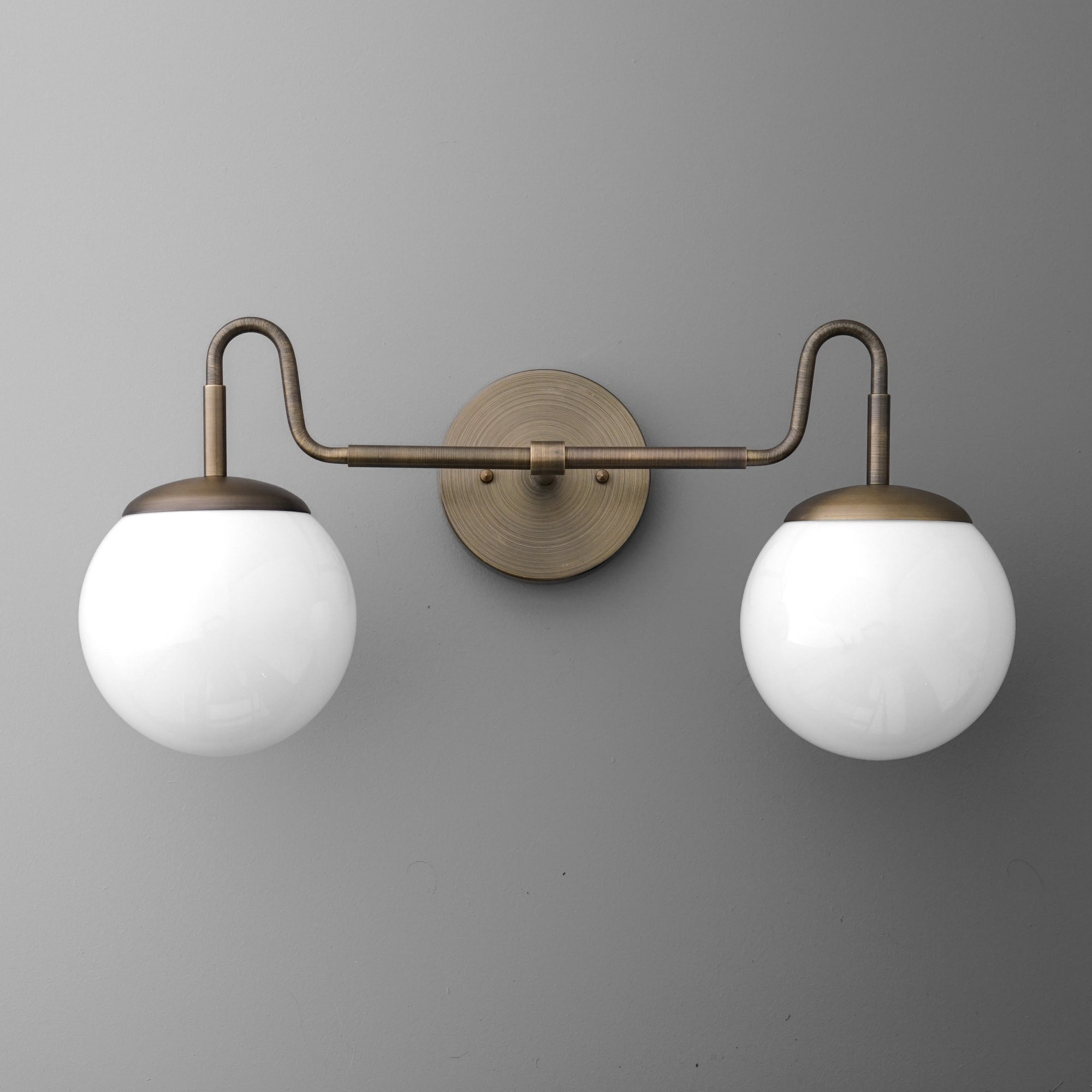 VANITY LIGHT MODEL NO. 3900