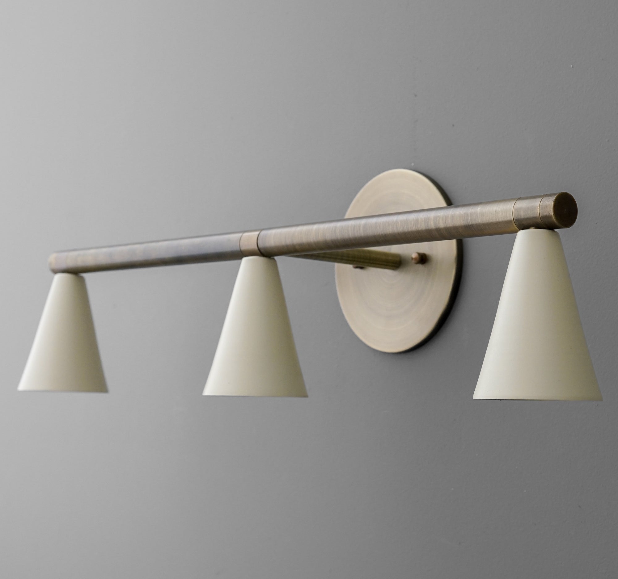 VANITY LIGHT MODEL NO. 1170