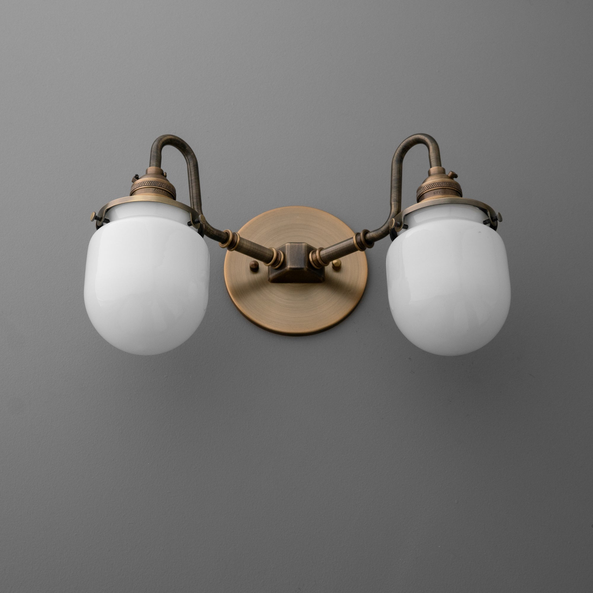 VANITY LIGHT MODEL NO. 4632