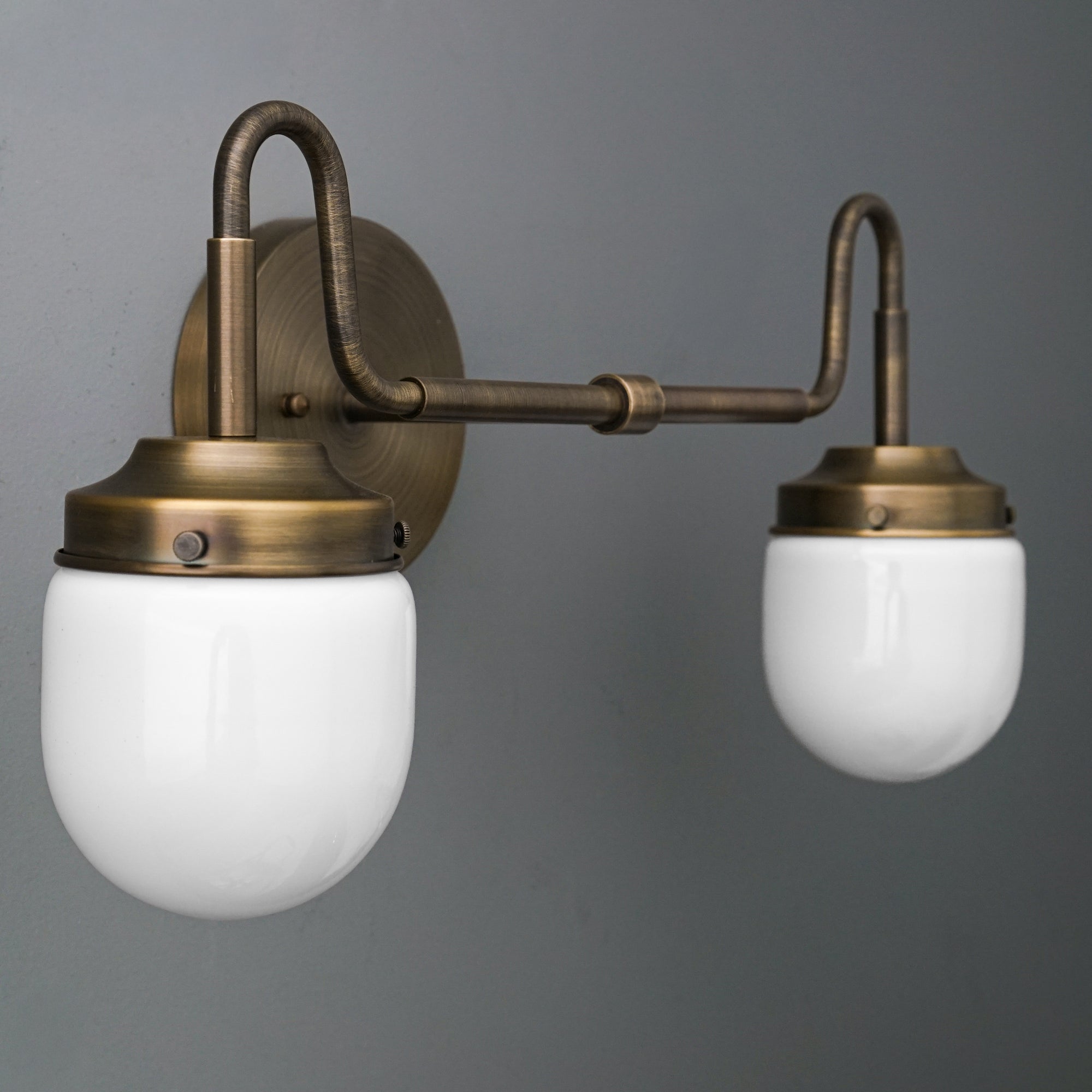 VANITY LIGHT MODEL NO. 1182