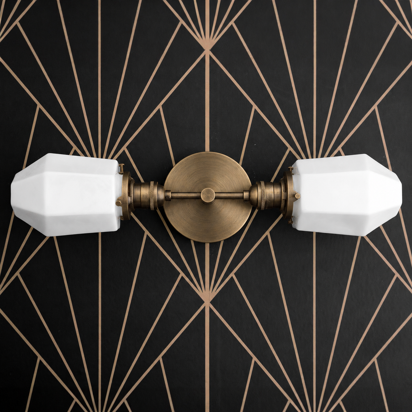 VANITY LIGHT MODEL NO. 6679 in Antique Brass