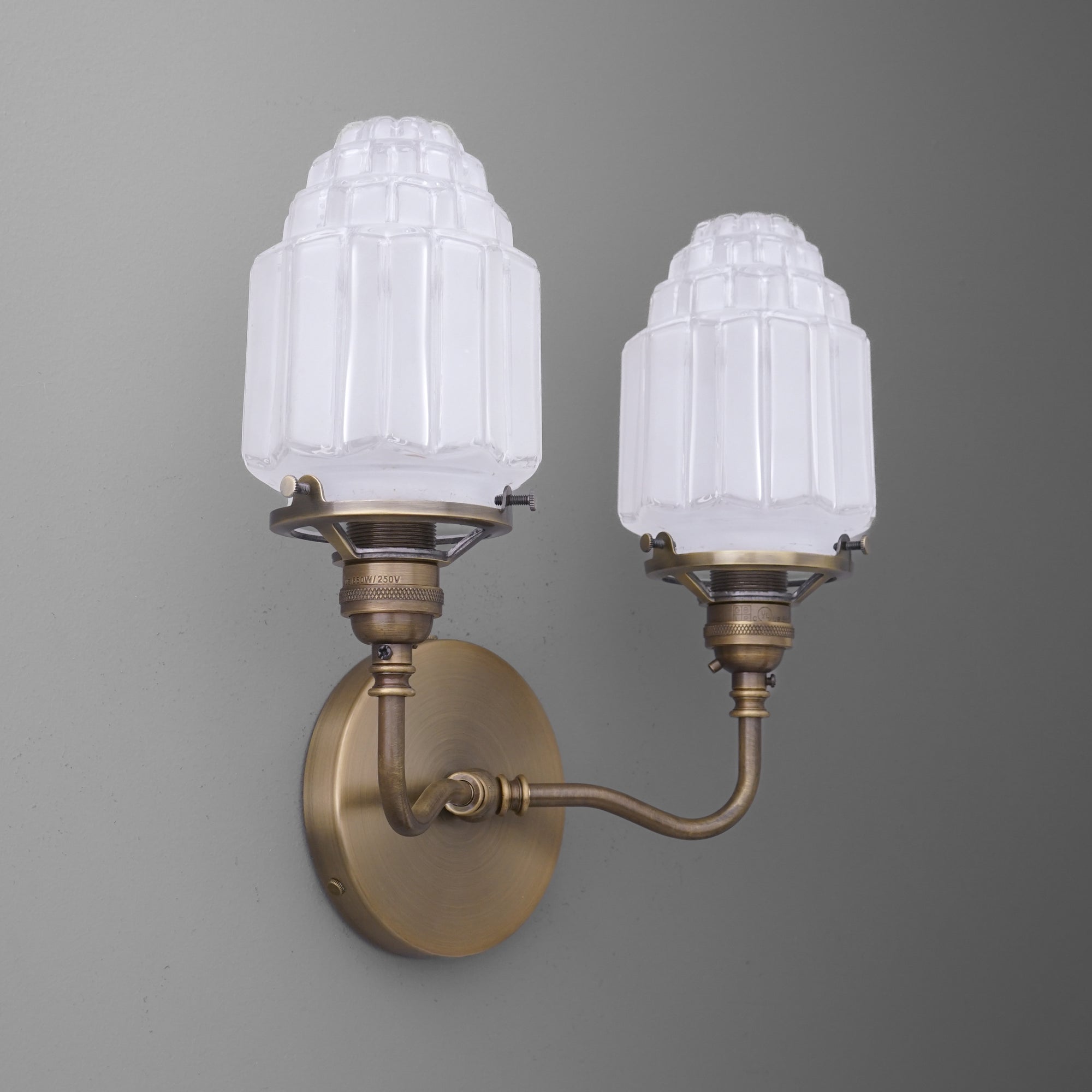 VANITY LIGHT MODEL NO. 7646