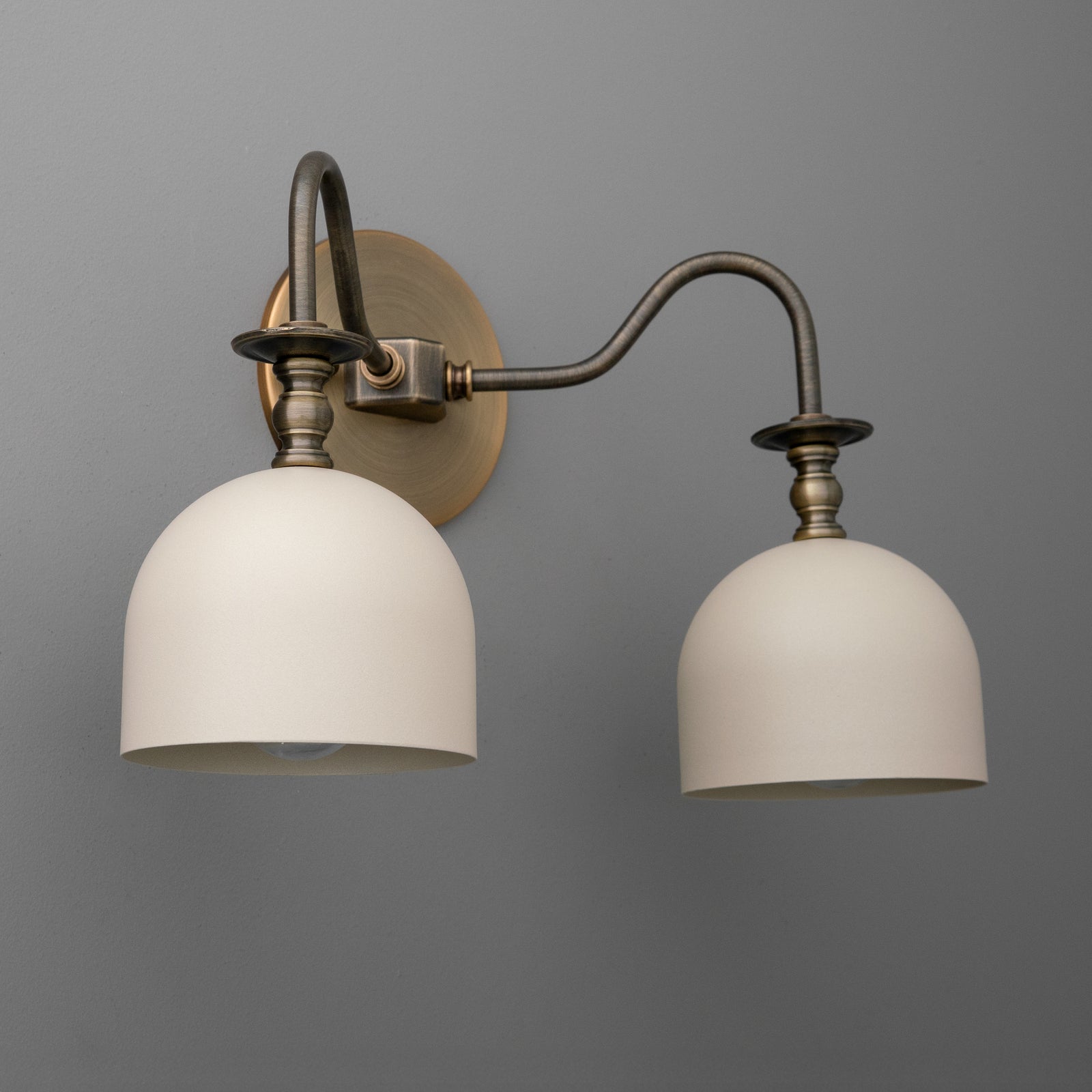 VANITY LIGHT MODEL NO. 8710