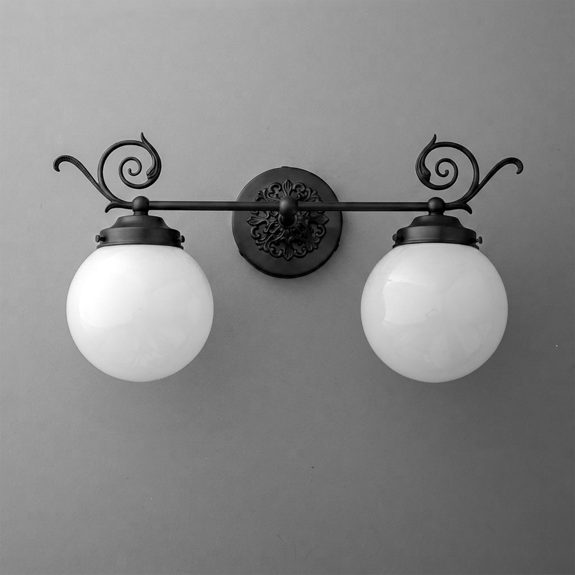 VANITY LIGHT MODEL NO. 1135