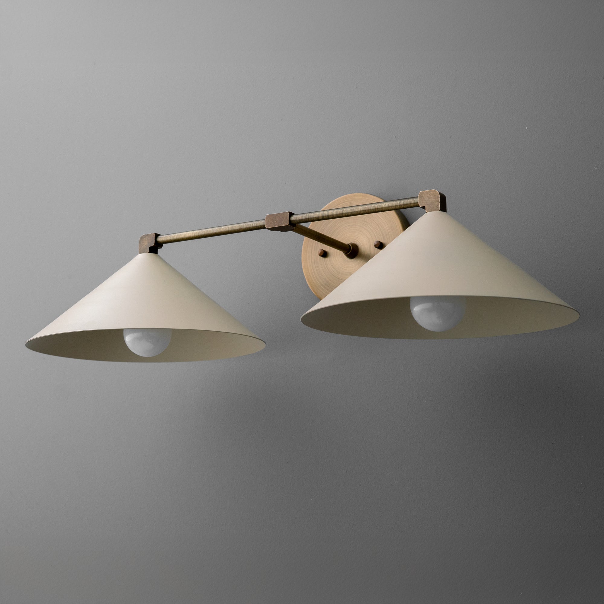VANITY LIGHT MODEL NO. 1185