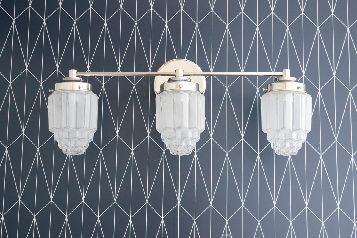 VANITY LIGHT MODEL NO. 3918