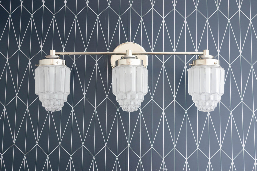 VANITY LIGHT MODEL NO. 3918