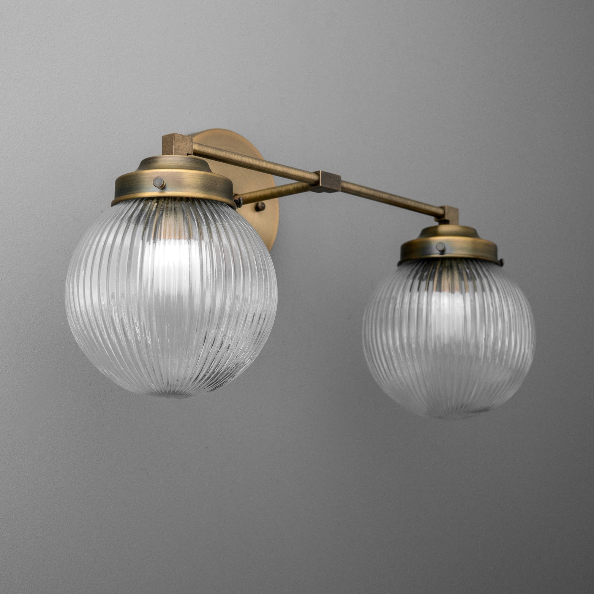 VANITY LIGHT MODEL NO. 1125