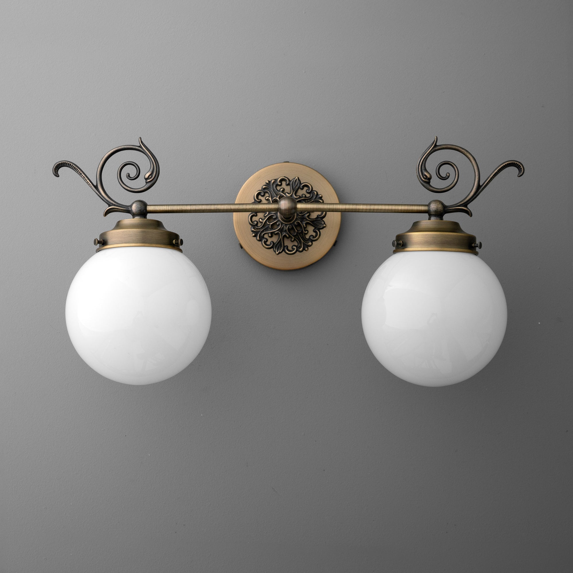 VANITY LIGHT MODEL NO. 1135