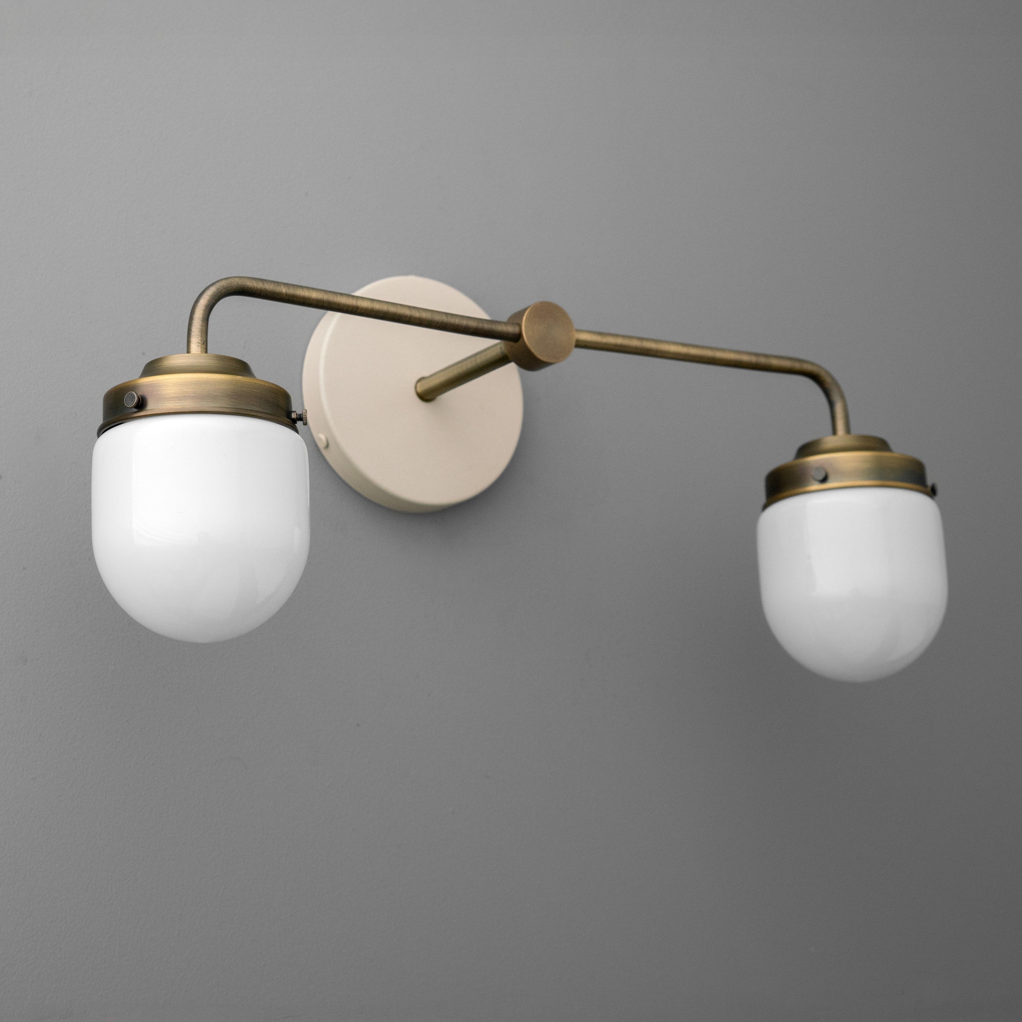 VANITY LIGHT MODEL NO. 1147