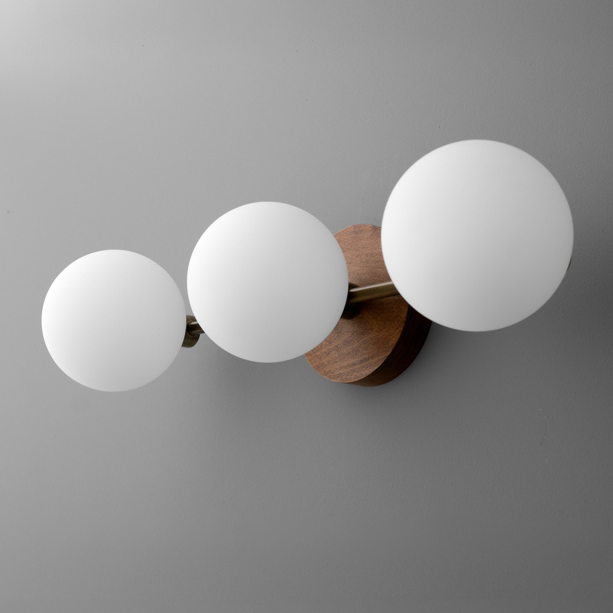 VANITY LIGHT MODEL NO. 6089