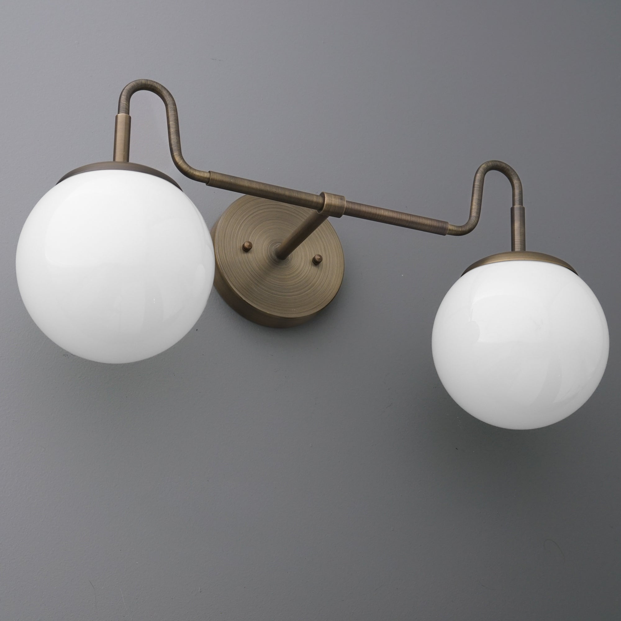 VANITY LIGHT MODEL NO. 3900