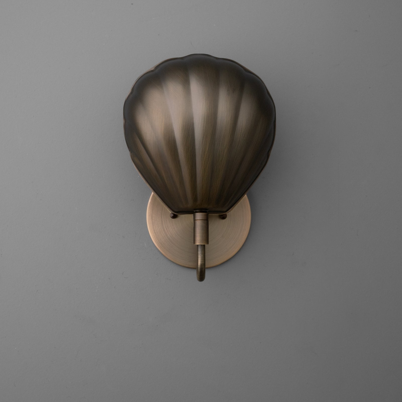 Antique bronze finish metal wall sconce with scalloped shell-shaped shade and round backplate. - SCONCE MODEL NO. 1086