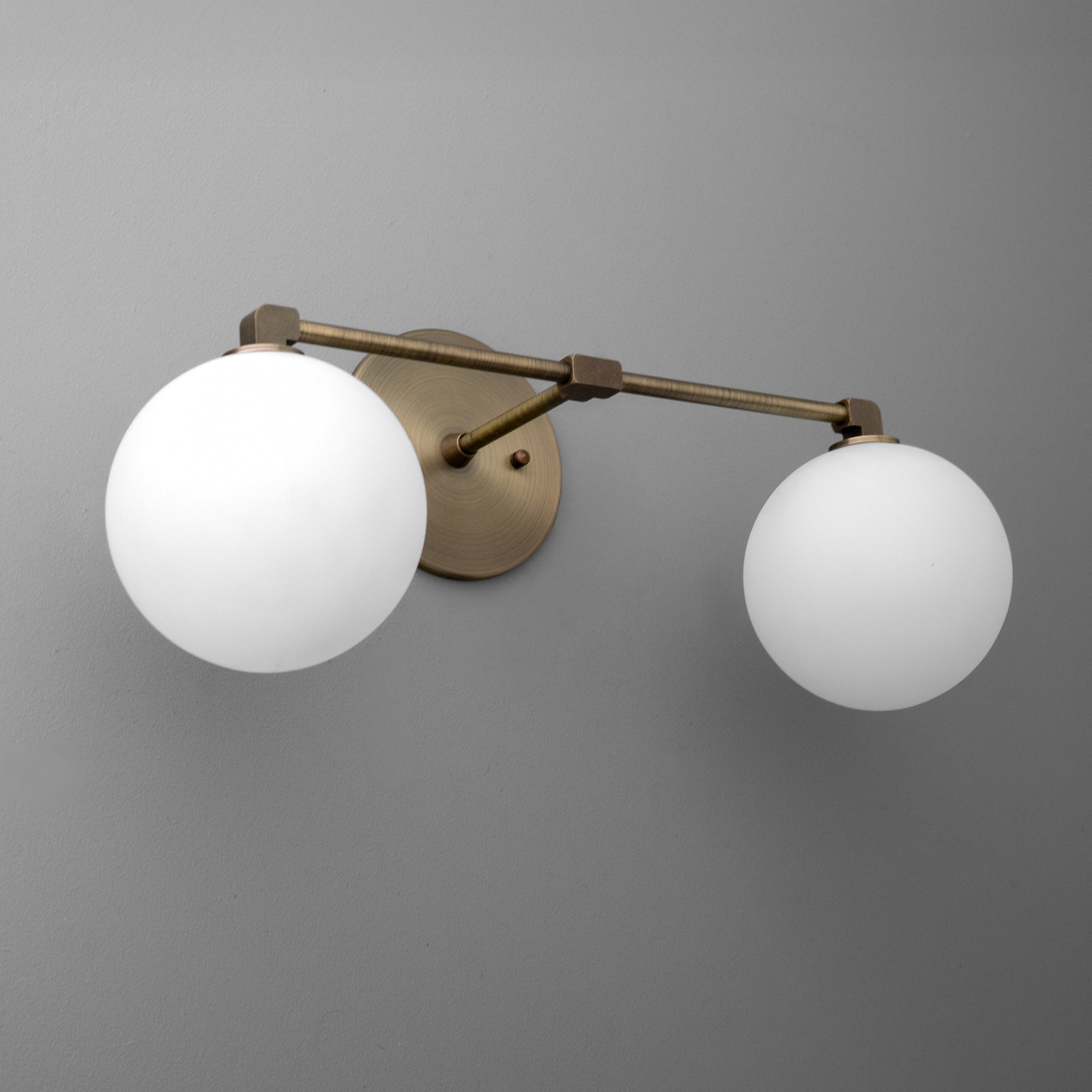 VANITY LIGHT MODEL NO. 1150