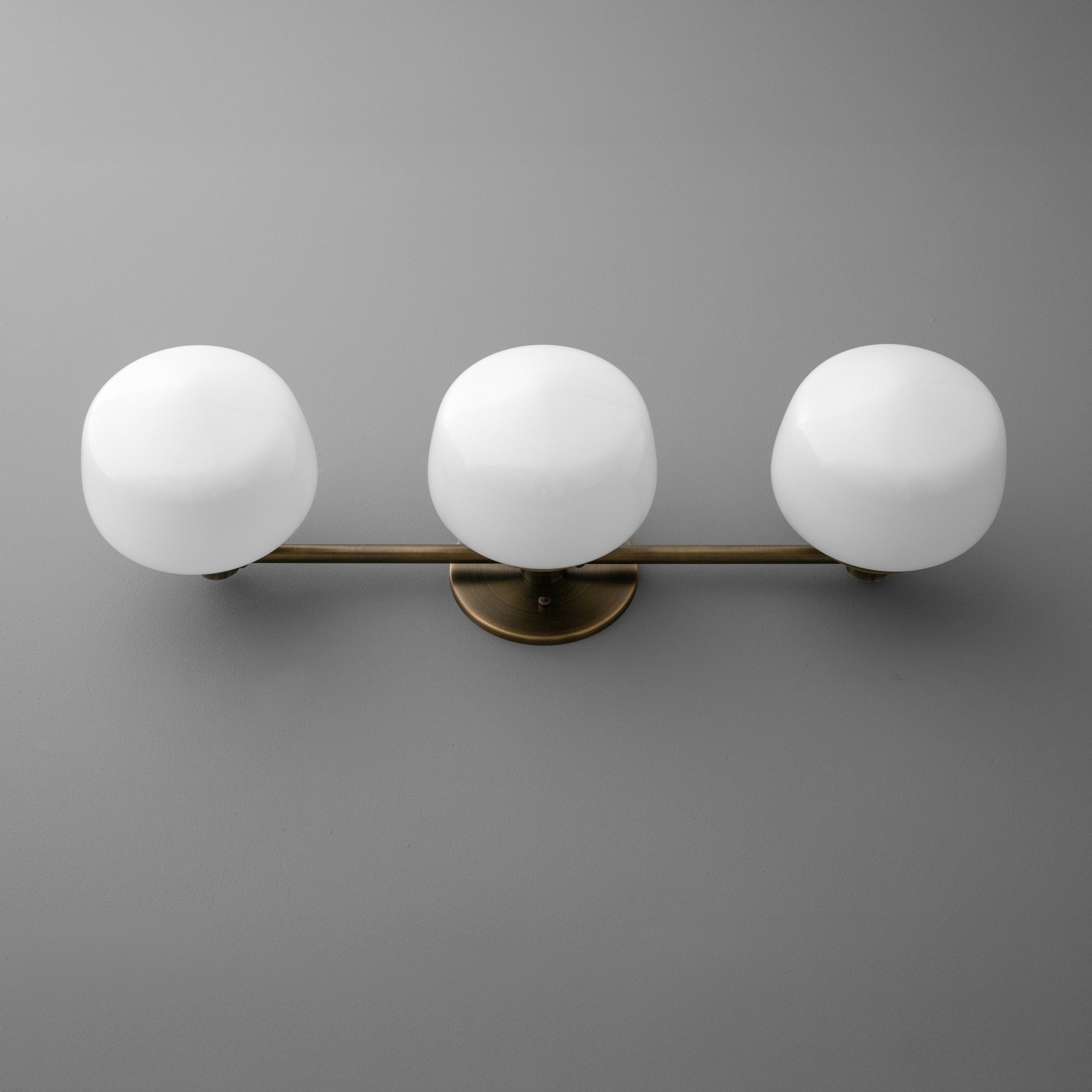 VANITY LIGHT MODEL NO. 1106