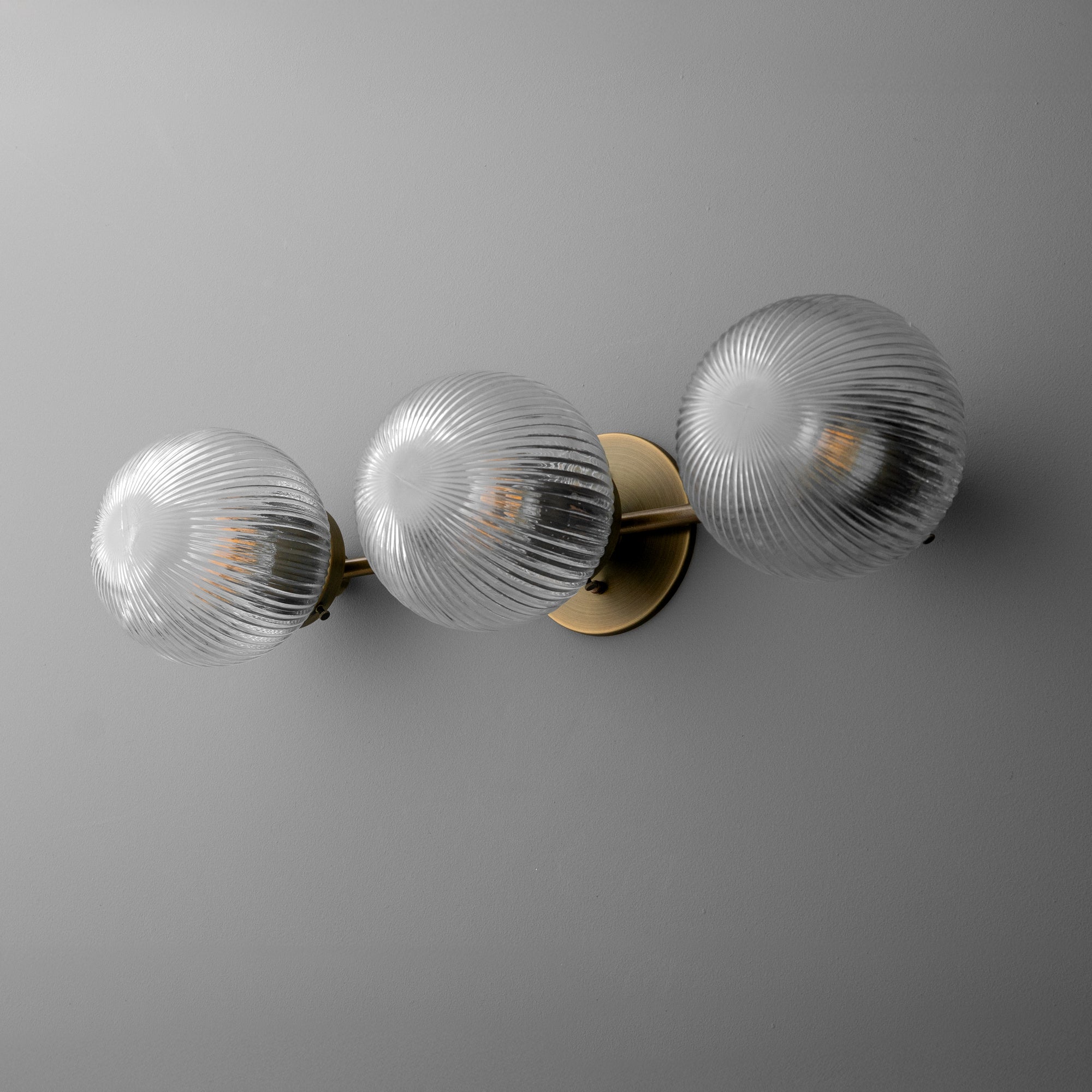 VANITY LIGHT MODEL NO. 1108