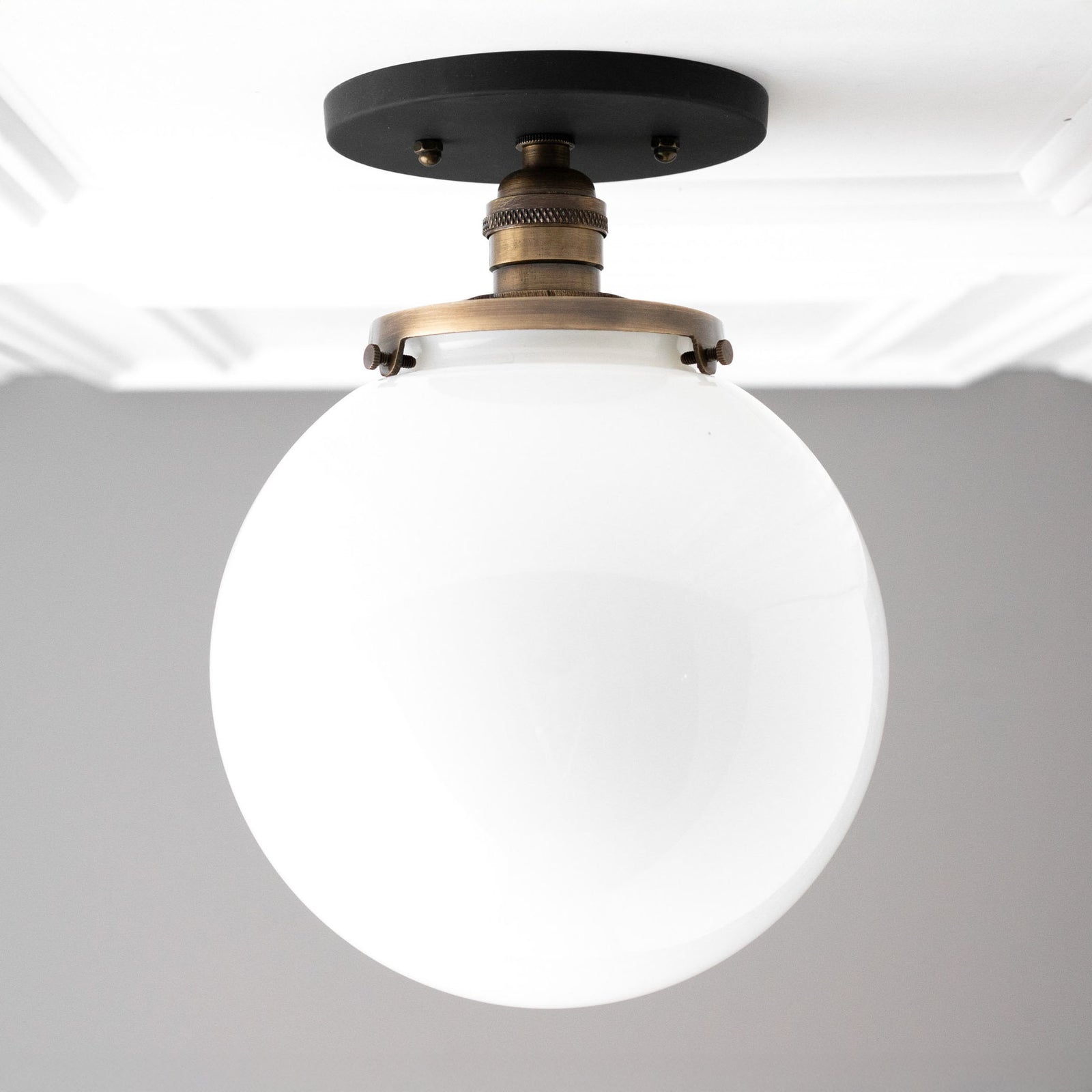 CEILING LIGHT MODEL NO. 1081