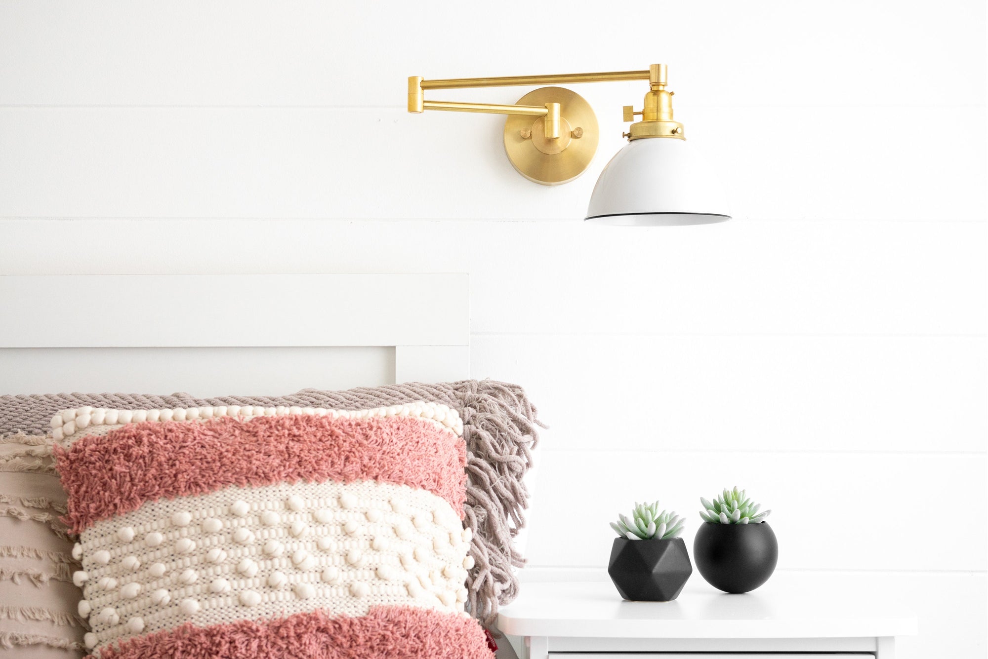 PLUG IN LIGHT MODEL No. 2889