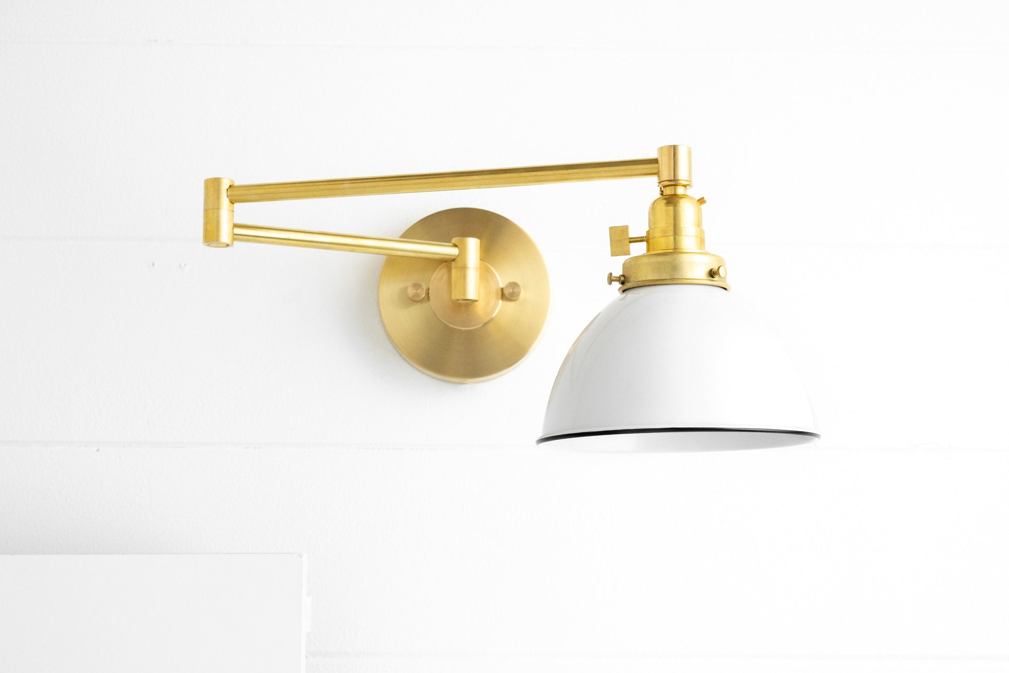 PLUG IN LIGHT MODEL No. 2889