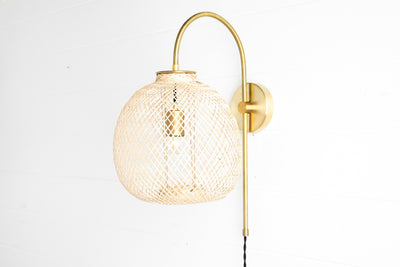 PLUG IN LIGHT MODEL No. 2024