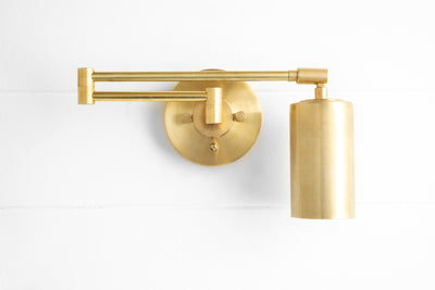 PLUG IN LIGHT MODEL No. 2338