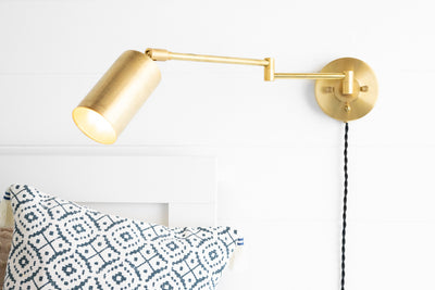 PLUG IN LIGHT MODEL No. 2338