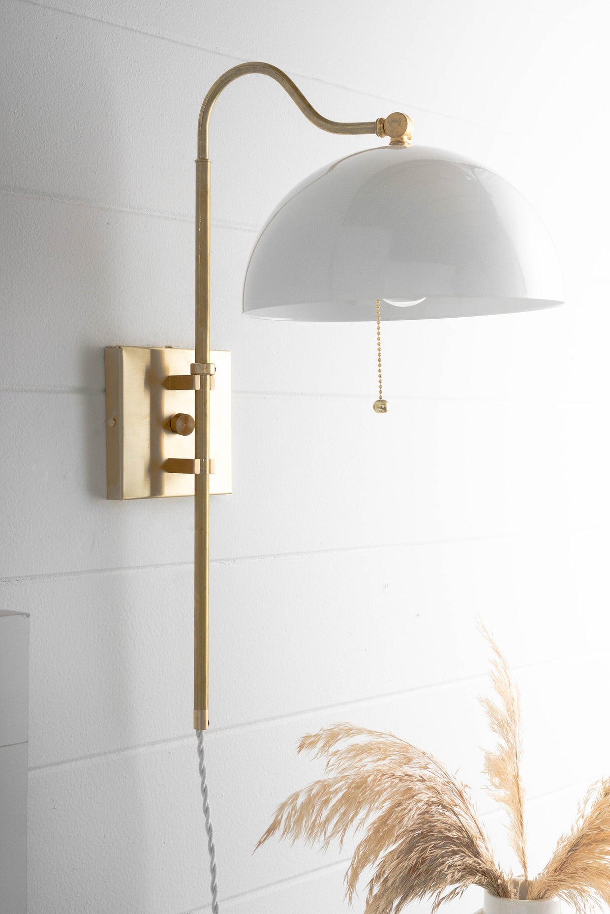 PLUG IN LIGHT MODEL No. 2818