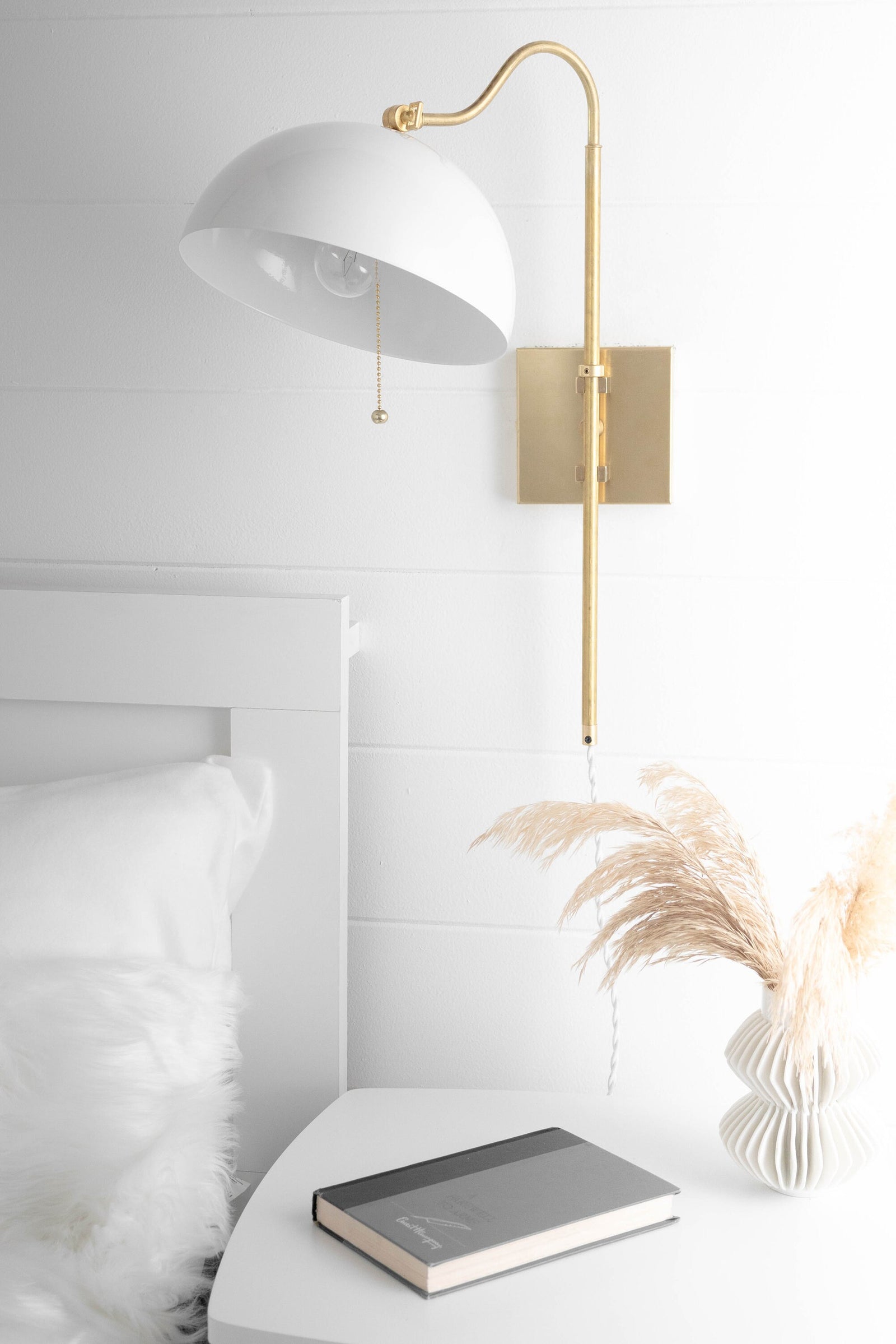 PLUG IN LIGHT MODEL No. 2818