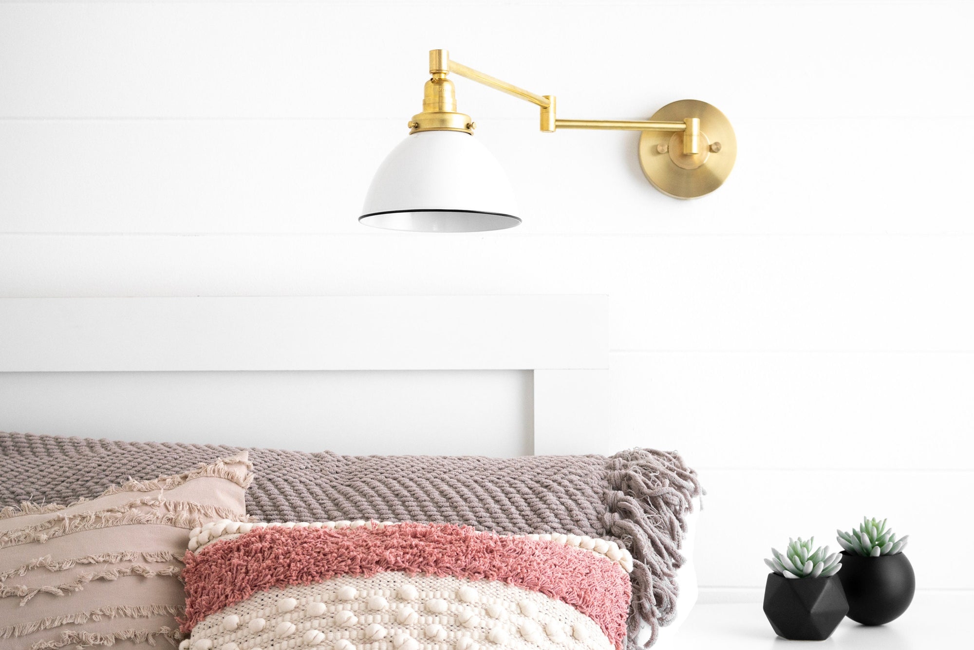 PLUG IN LIGHT MODEL No. 2889