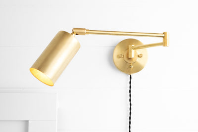 PLUG IN LIGHT MODEL No. 2338