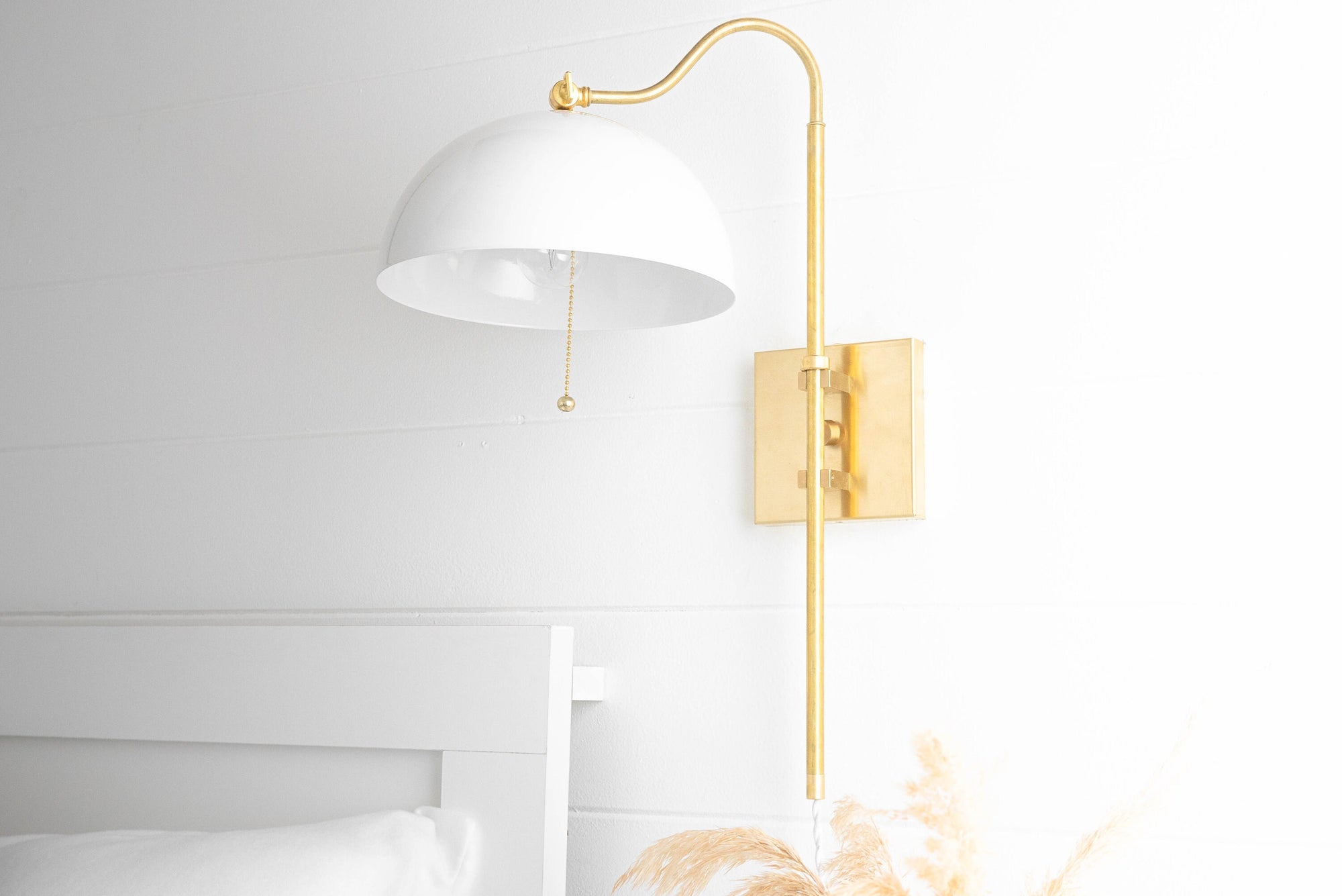 PLUG IN LIGHT MODEL No. 2818