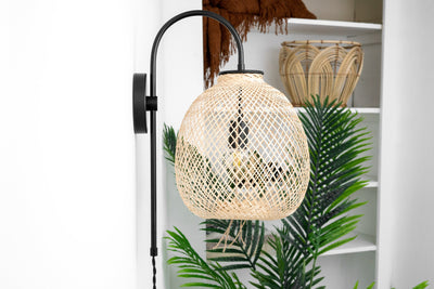 PLUG IN LIGHT MODEL No. 2024