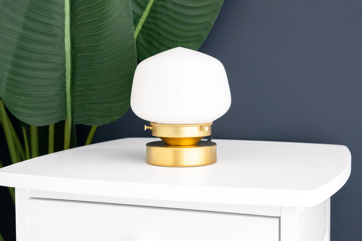 TABLE LAMP MODEL No. 1377