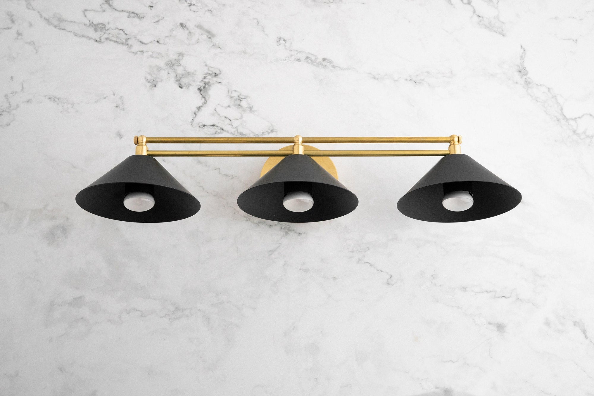 VANITY LIGHT MODEL NO. 8662