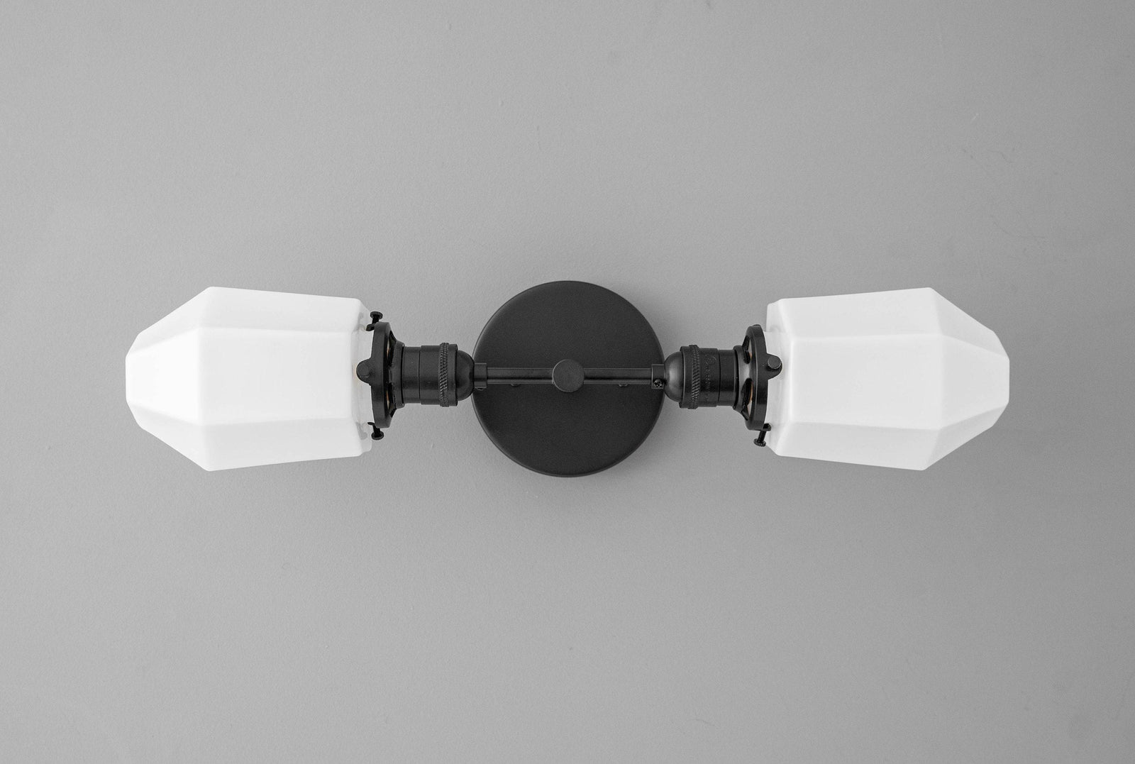 VANITY LIGHT MODEL NO. 6679