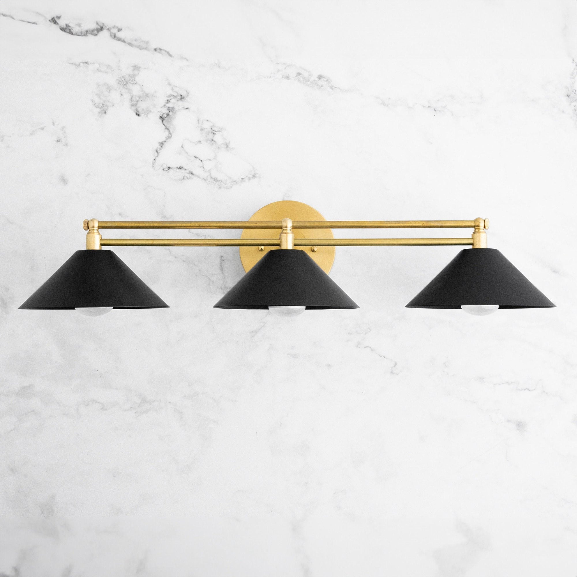 VANITY LIGHT MODEL NO. 8662