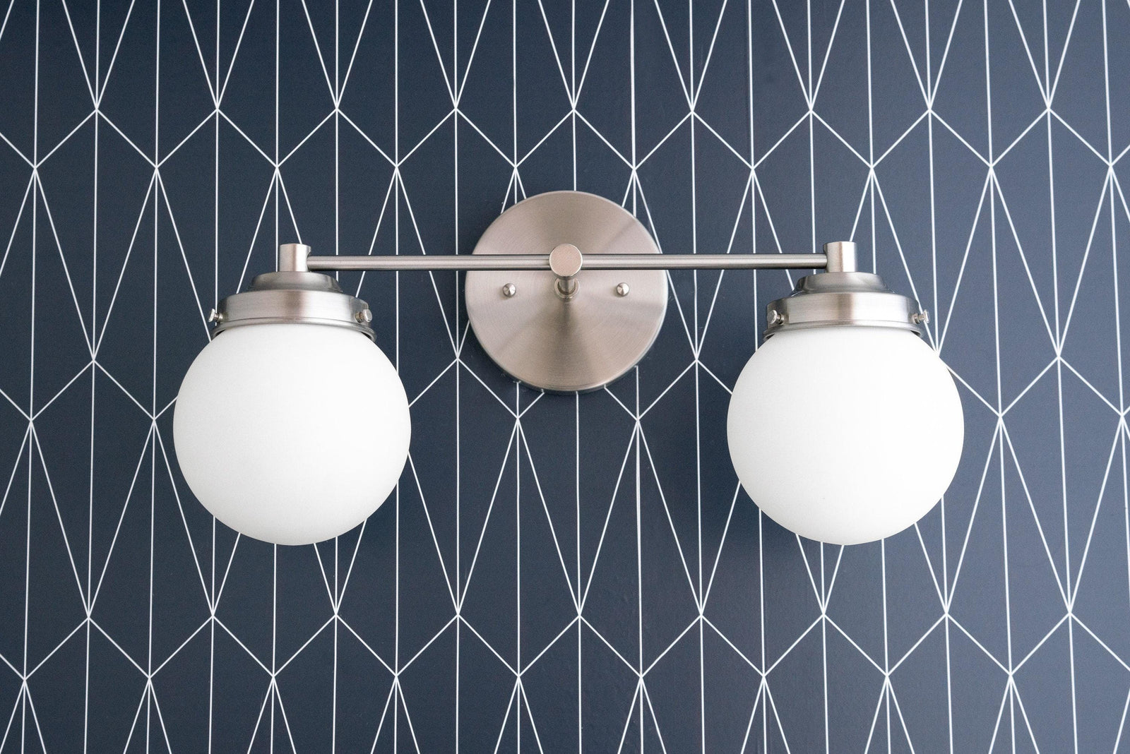 VANITY LIGHT MODEL NO. 2424