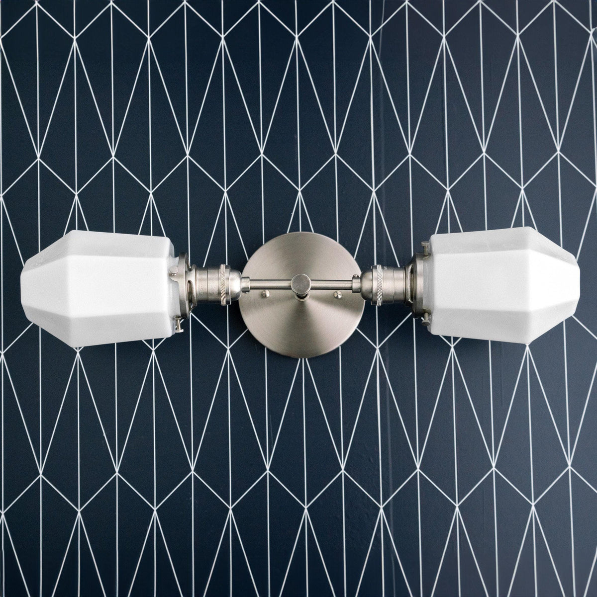 VANITY LIGHT MODEL NO. 6679