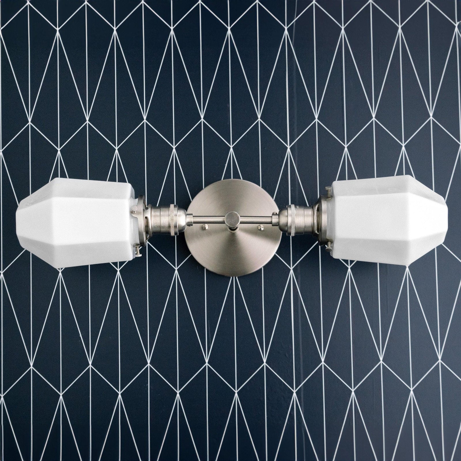 VANITY LIGHT MODEL NO. 6679